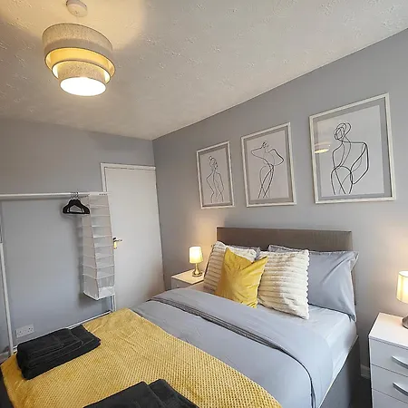 Large 3 Bed House Wolverhampton Families And Contractors Exterior photo
