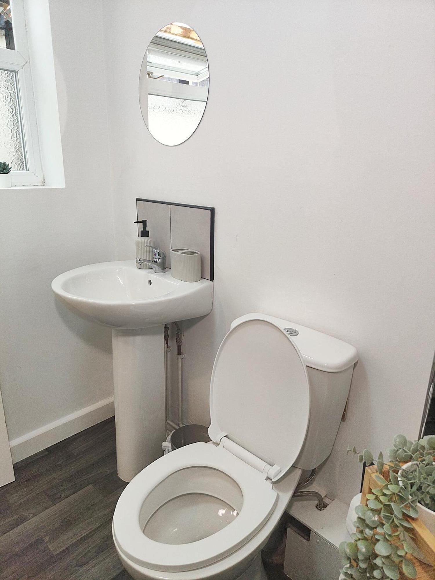 Holiday home Large 3 Bed House Families And Contractors Wolverhampton