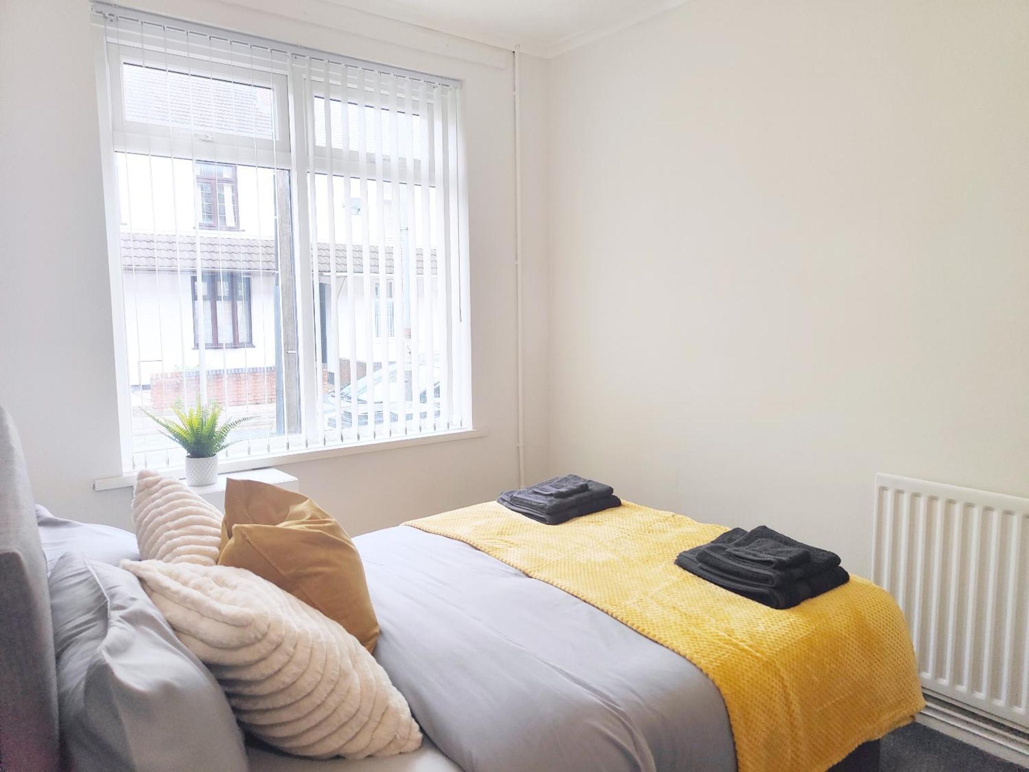 Large 3 Bed House Families And Contractors *