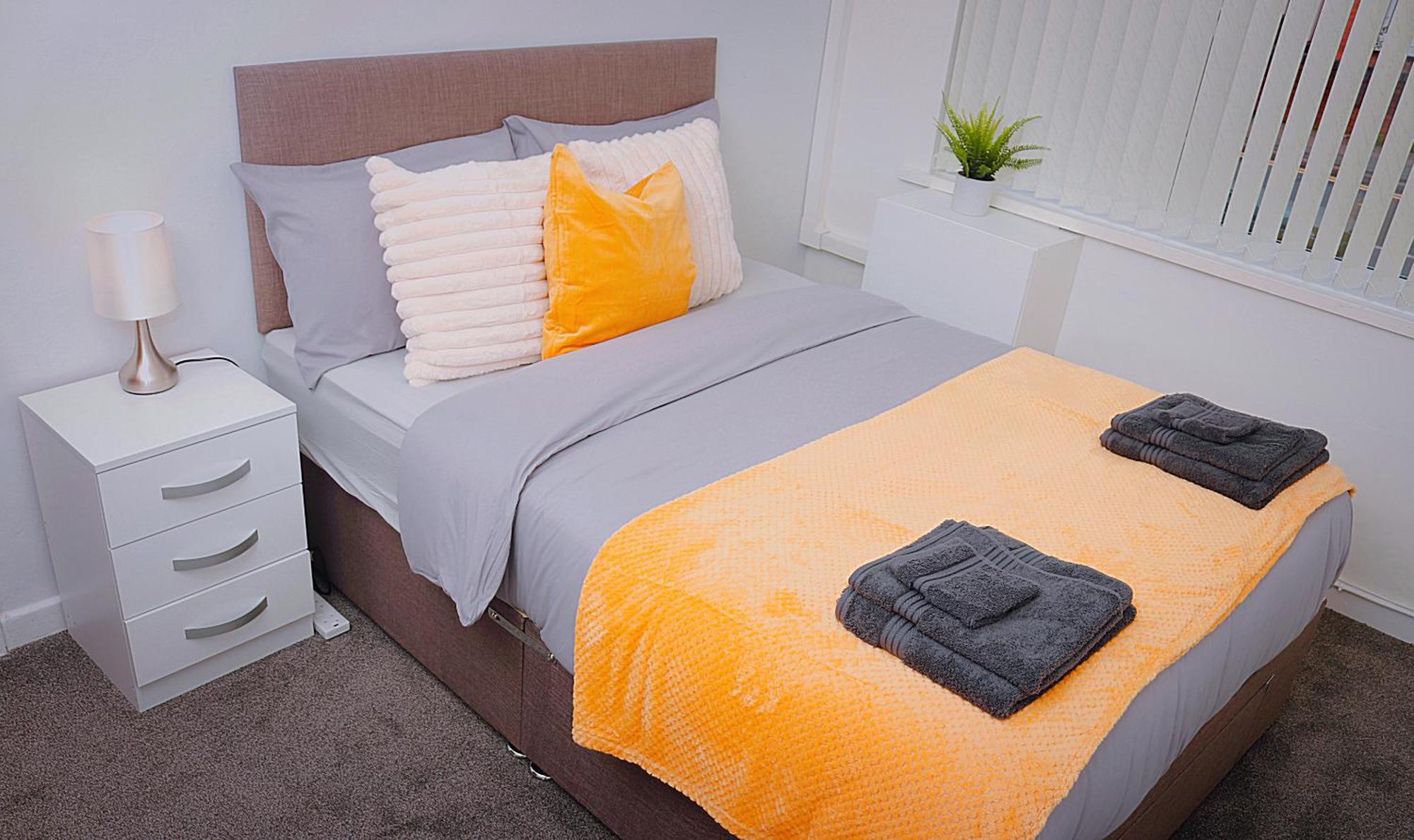 Large 3 Bed House Families And Contractors Wolverhampton
