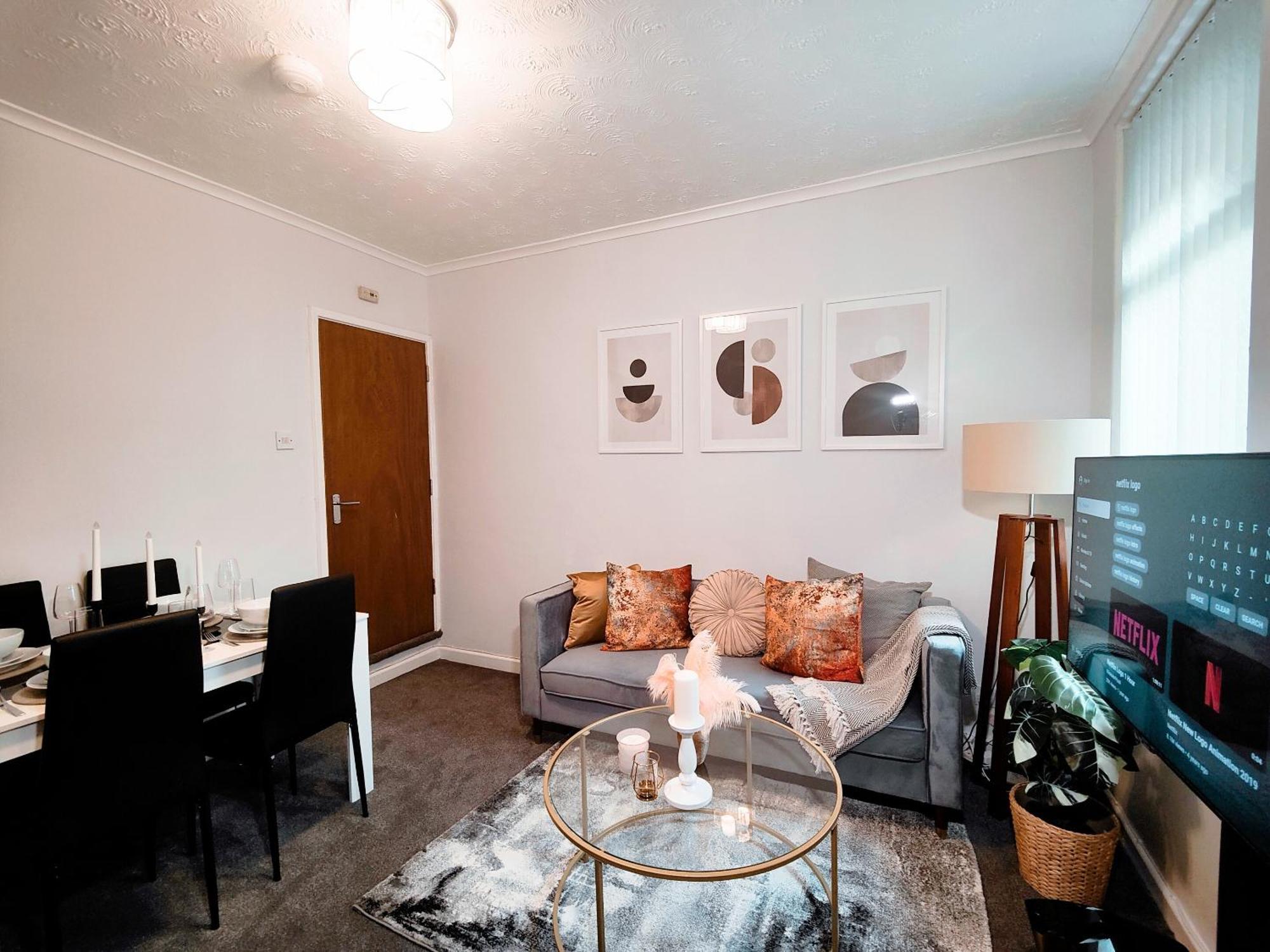 Large 3 Bed House Families And Contractors Wolverhampton